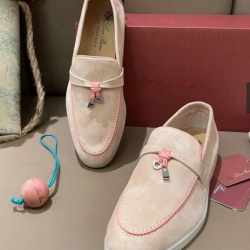 حذاء نسائي ماركة لوروبيانا ماستر شامل الملحقات