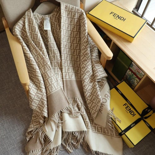 شال فندي لونين ماستر شامل الملحقات