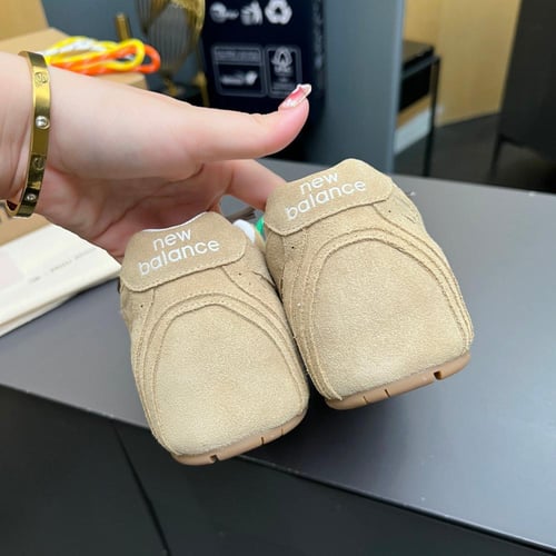 سنيكرز تعاون ميوميو مع نيوبلنس ماستر شامل الملحقات