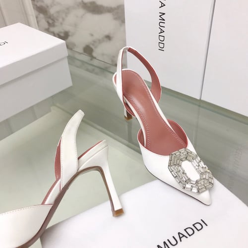 كعب امينة معادي لونين ماستر مع العلبة