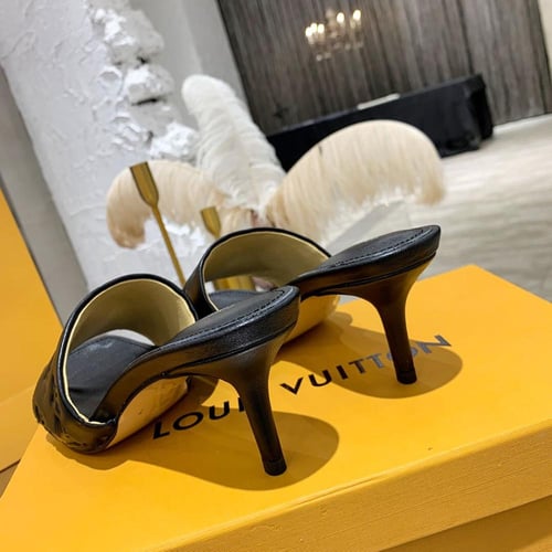 كعب لويس فيتون اسود مقاس38 للتوصيل الفوري