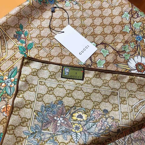 شال قوتشي حرير ماستر مع تغليف الماركة