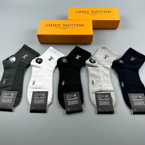 طقم جوارب لويس فيتون للتوصيل الفوري مع العلبة