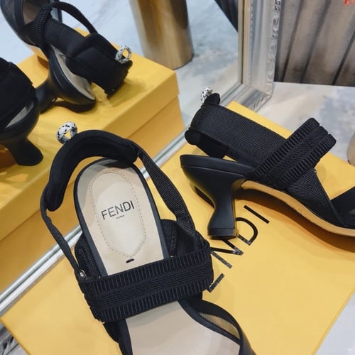 كعب فندي ماستر شامل الملحقات