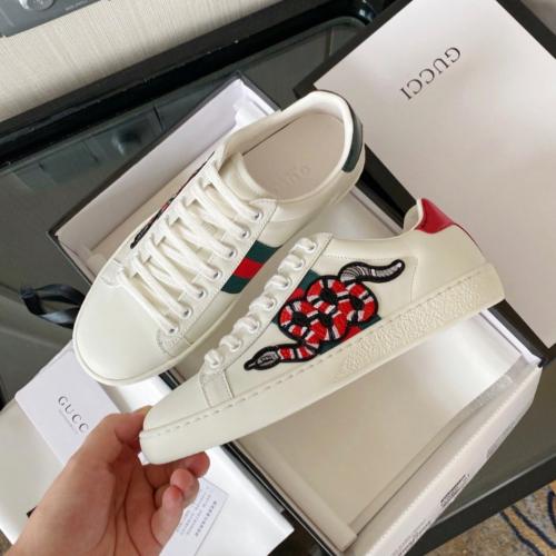 حذاء قوتشي سنيكرز ماستر شعار ثعبان