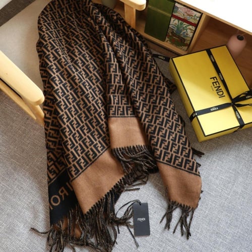 شال فندي لونين ماستر شامل الملحقات