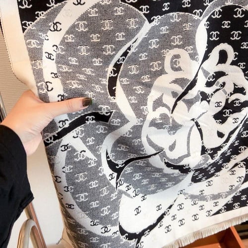 سكارف شتوي شانيل ماستر شامل الملحقات