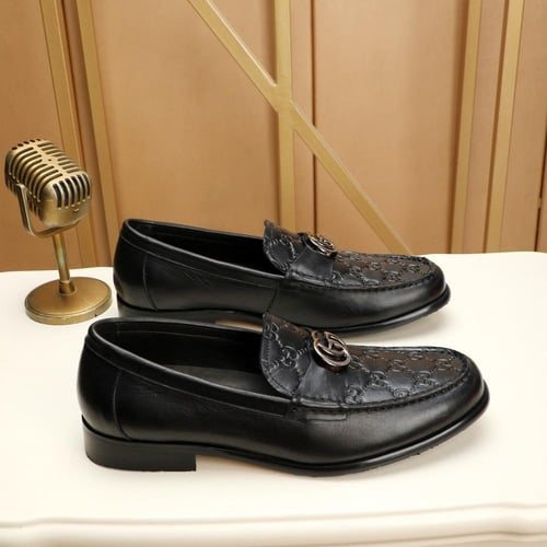 حذاء قوتشي رجالي رسمي شامل الملحقات