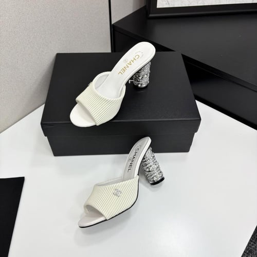 كعب شانيل 4 الوان شامل ملحقات الماركة