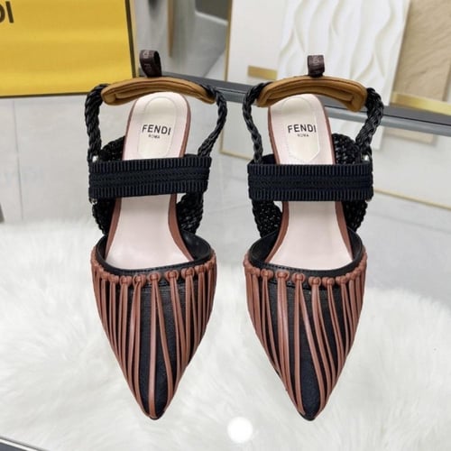 كعب فندي زينة بحبال جلدية لونين شامل ملحقات المارك...