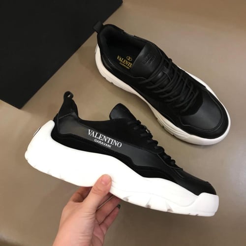 حذاء رياضي ماركة فالنتينو ماستر شامل الملحقات