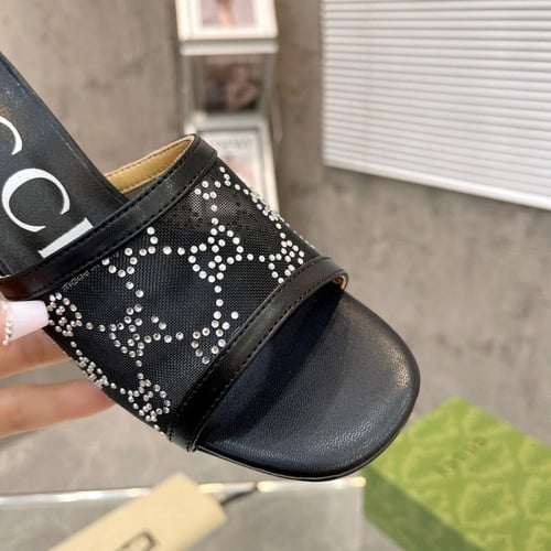 حذاء قوتشي بكعب جودة عالية شامل الملحقات