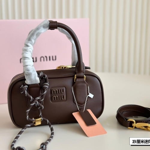 حقيبة ميوميو ماستر مع العلبة