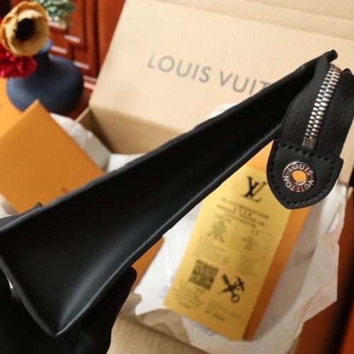 باوتش ماركة لويس فيتون ماستر شامل ملحقات الماركة