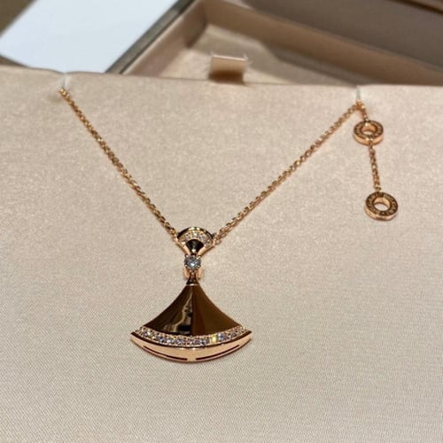 عقد بولغاري طبق الأصل شامل الملحقات