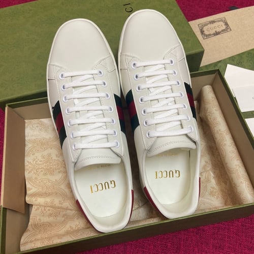 قوتشي حذاء جودة عالية لونين شامل الملحقات