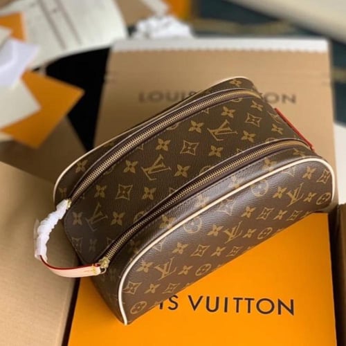 حقيبة يد من لويس فيتون تصلح للرجال والنساء