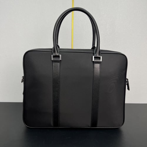 حقيبة الاعمال من برادا