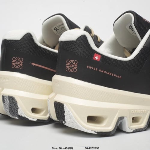 حذاء ذا روجر كلوب هاوس مع شعار لويفي ماستر مع العل...