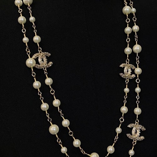 عقد لؤلؤ طويل من شانيل ماستر