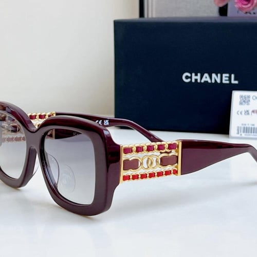 نظارات شانيل ماستر شامل ملحقات الماركة