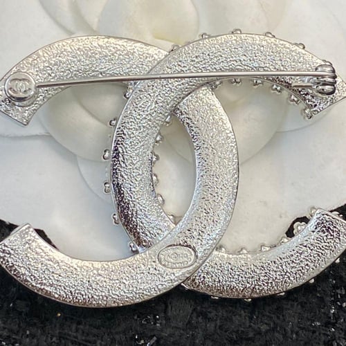 بروش شانيل ماستر شامل الملحقات