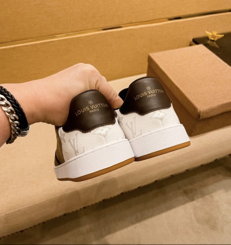 حذاء لويس فيتون ثلاث الوان شامل الملحقات