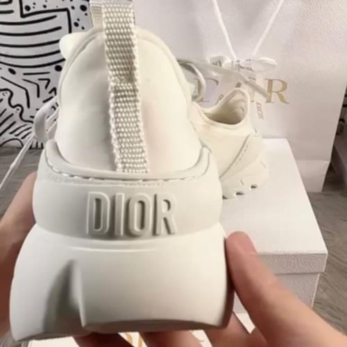 سنيكرز ماركة ديور نسائي ماستر شامل ملحقات الماركة