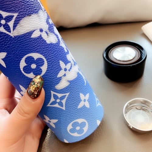 كوب حراري ماركة لويس فيتون شامل الملحقات