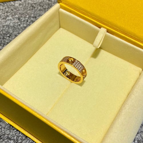 فندي خاتم ذهبي