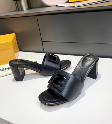 حذاء فندي كعب ماستر شامل الملحقات