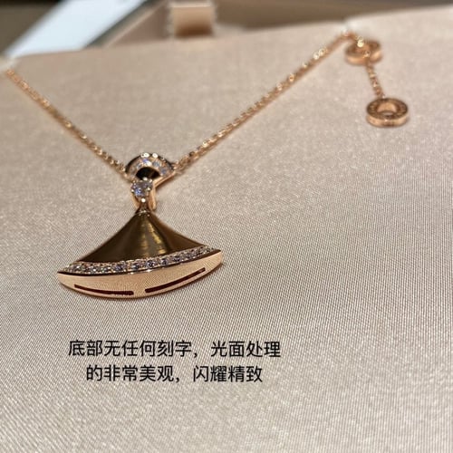 عقد بولغاري طبق الأصل شامل الملحقات