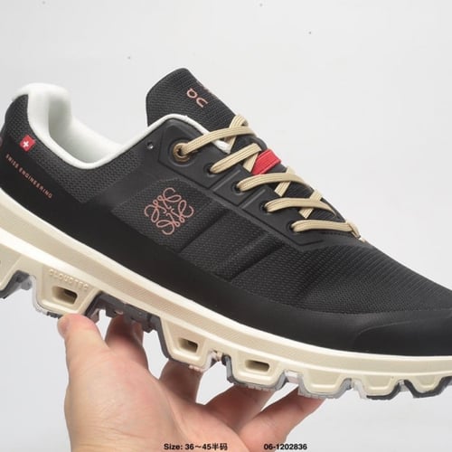 حذاء ذا روجر كلوب هاوس مع شعار لويفي ماستر مع العل...