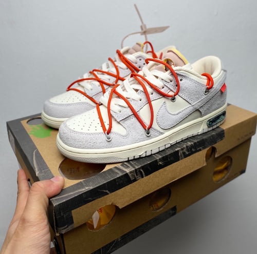 حذاء سنيكرز اوف وايت للجنسين مع نايك مع العلبة