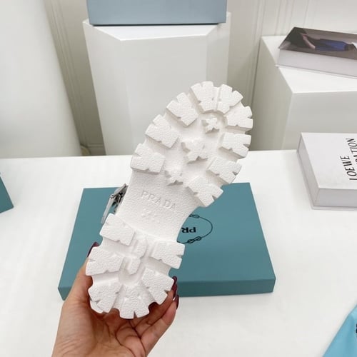 صندل برادا لونين ماستر مع العلبة