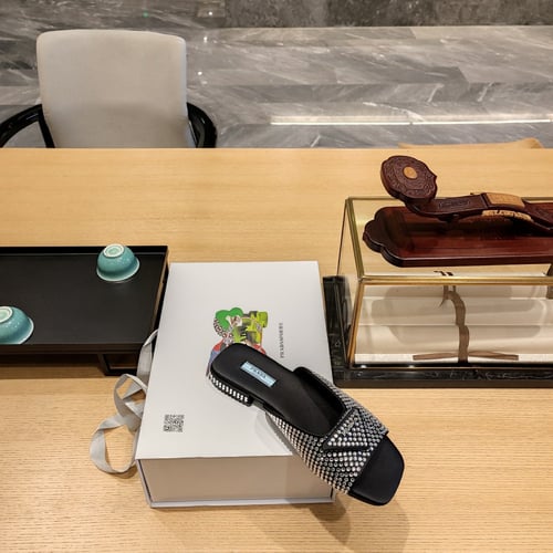 فلات كريستال ماركة برادا ماستر شامل ملحقات الماركة