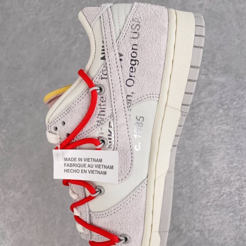 حذاء سنيكرز اوف وايت للجنسين مع نايك مع العلبة