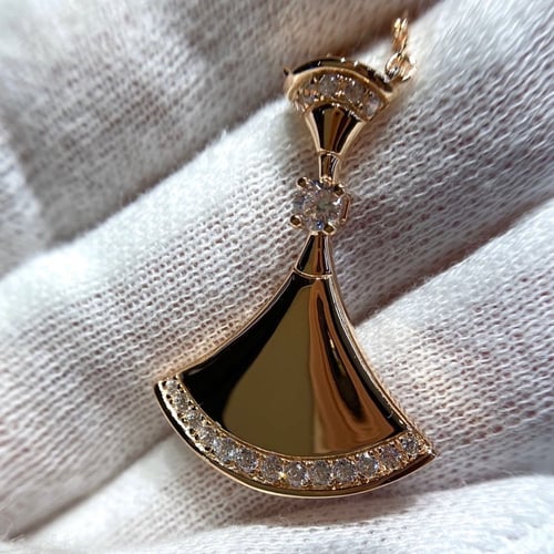 عقد بولغاري طبق الأصل شامل الملحقات