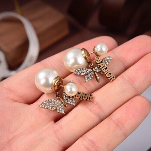 اقراط كريستيان ديور ماستر