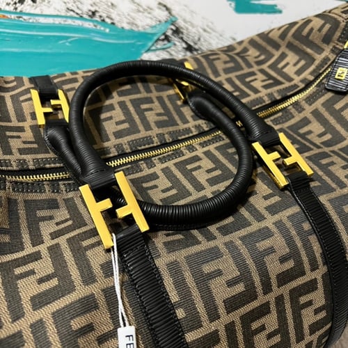 حقيبة كبيرة للرحلات ماركة فندي ماستر