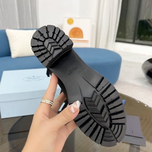 بوت ماركة برادا ماستر شامل الملحقات