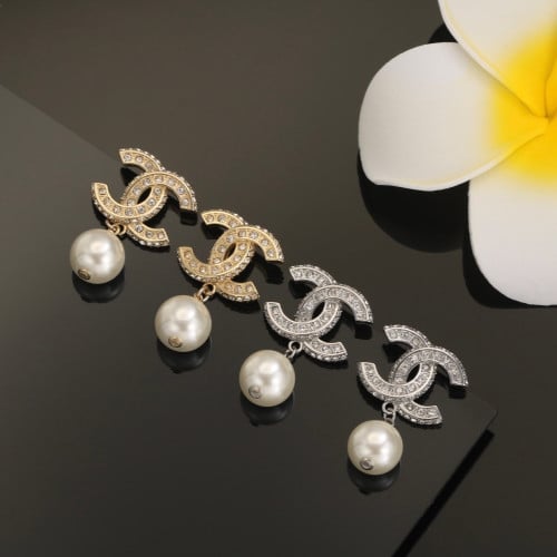 حلق شانيل حجم صغير مع لؤلؤ لونين ماستر