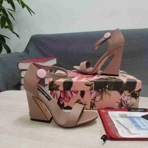 كعب دولتشي قبانا ماستر شامل الملحقات