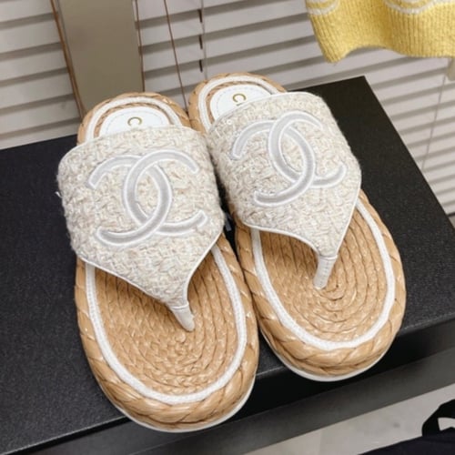 حذاء مكشوف من شانيل ماستر شامل الملحقات