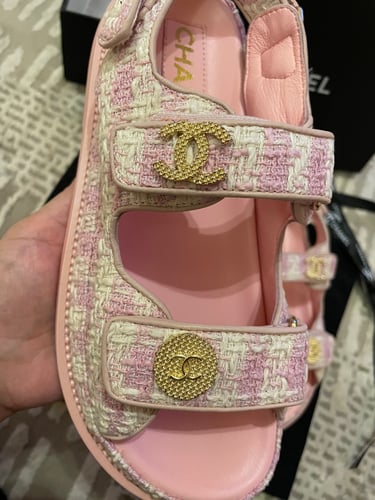 حذاء صندل شانيل ماستر وردي شامل الملحقات