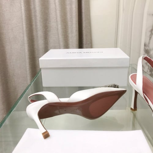 كعب امينة معادي لونين ماستر مع العلبة