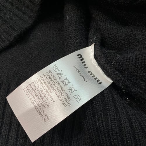 كنزة ميوميو سويتر ابيض للتوصيل الفوري جودة عالية