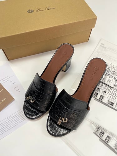 حذاء لوروبيانا عالي الجودة شامل الملحقات