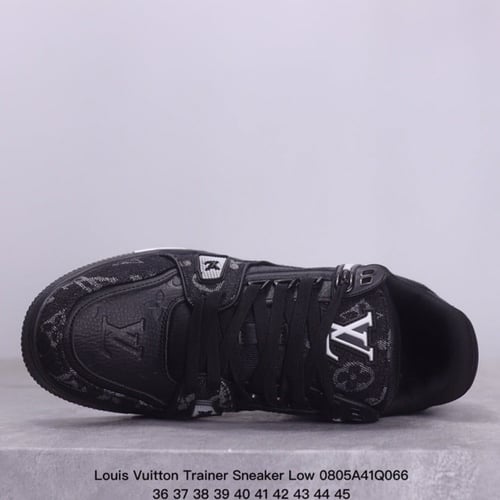 حذاء لويس فيتون سنيكرز ترينر شامل الملحقات