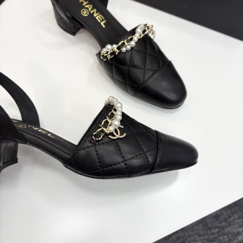 حذاء نسائي انيق من شانيل